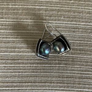 Silpada Sterling Silver, freshwater iridescent grey mother of Perl earrings.